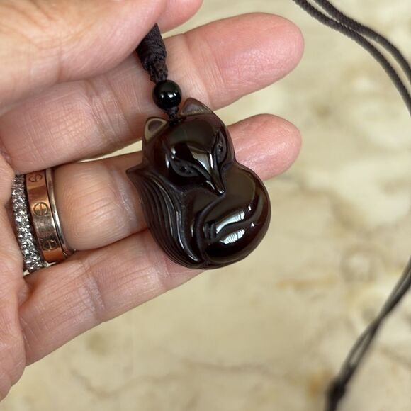 NEW! Ice Obsidian/Fluorite Fox Necklace Healing Pendant Protection Amulet Charm - Picture 3 of 11